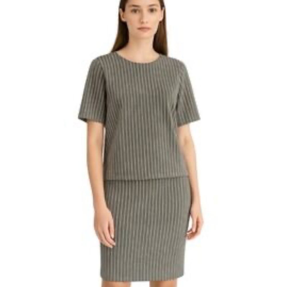 Ann Taylor Gray Striped Short Sleeve Top and Skirt Set‎ size xs ans 0
